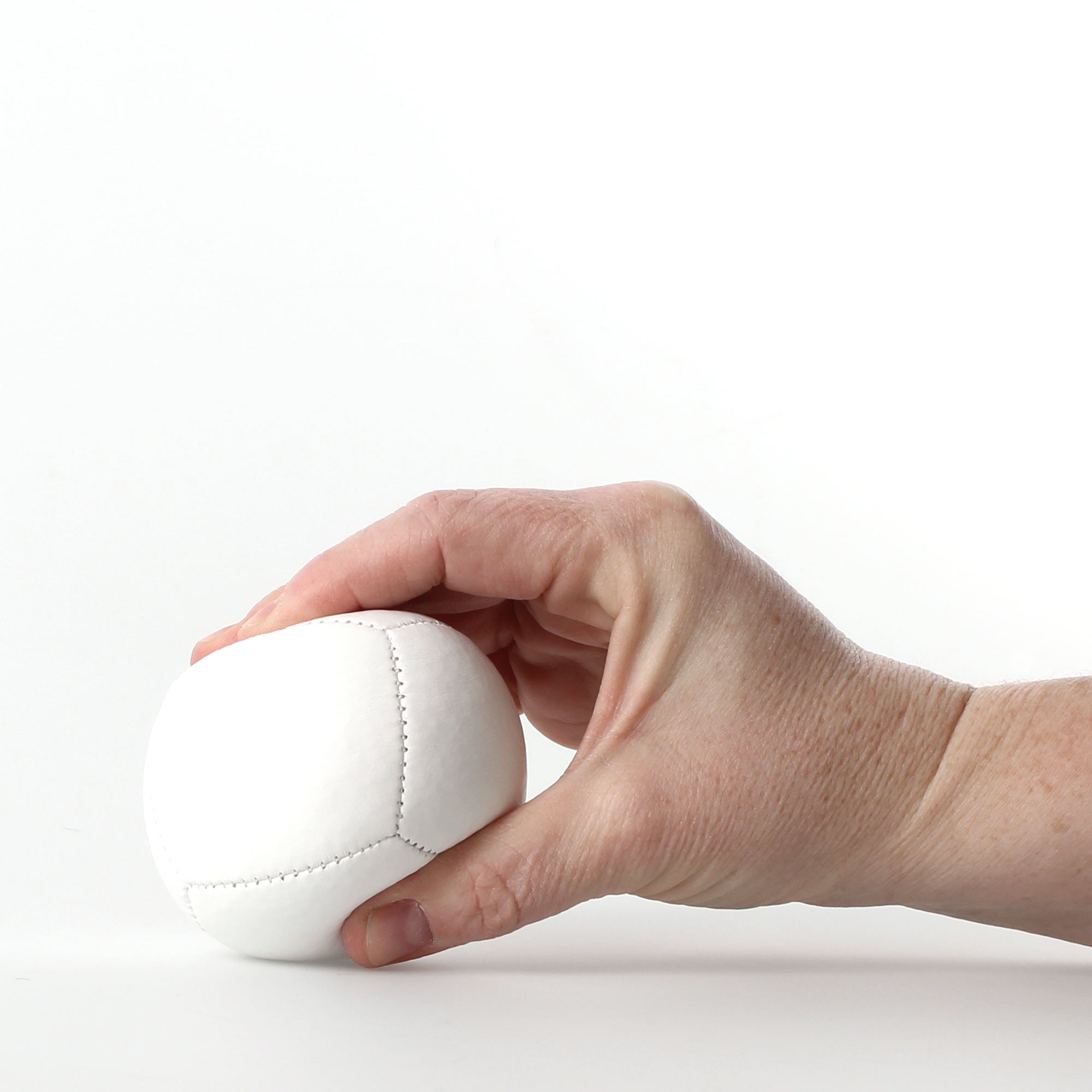 Mr Babache record juggling ball in hand squeeze